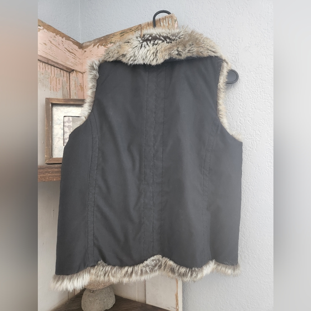 Vest - Picture 2 of 2